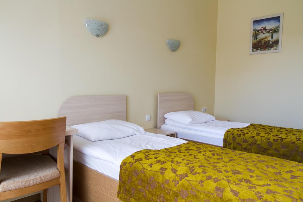 Luna Hotel Marijampole Bagian luar foto